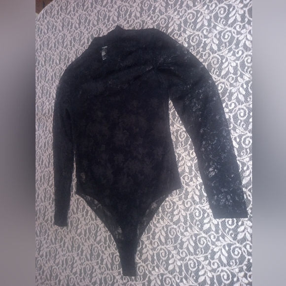 H&M Elegant Black Sheer Lace Bodysuit - Picture 2 of 3